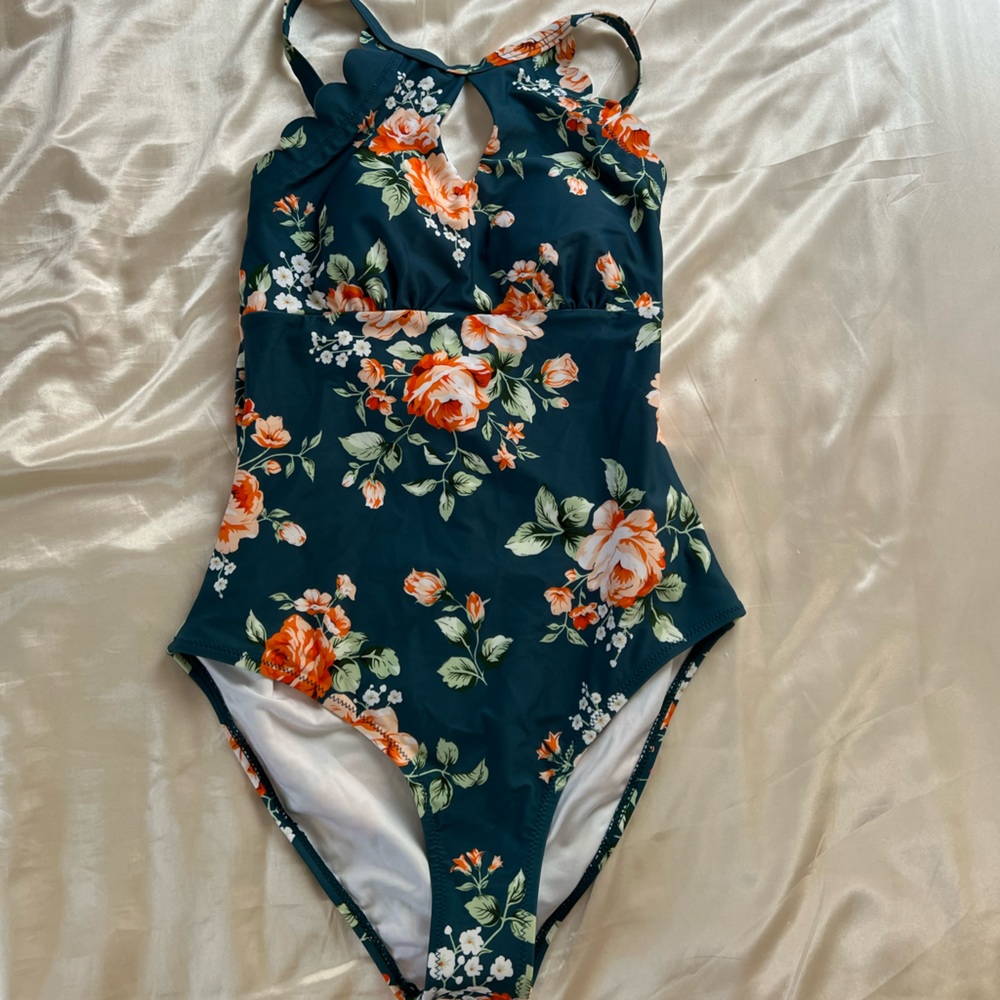 CUPSHE: Women's One Piece Swimsuit Floral Print High Neck Bathing Suit (M)